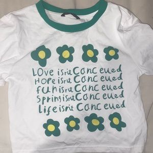 green and white floral print crop tee